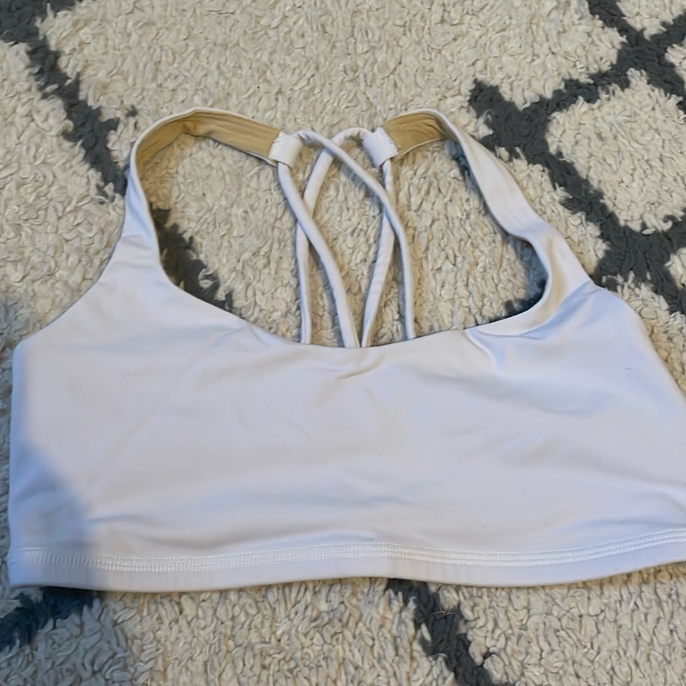 White lululemon sports bra